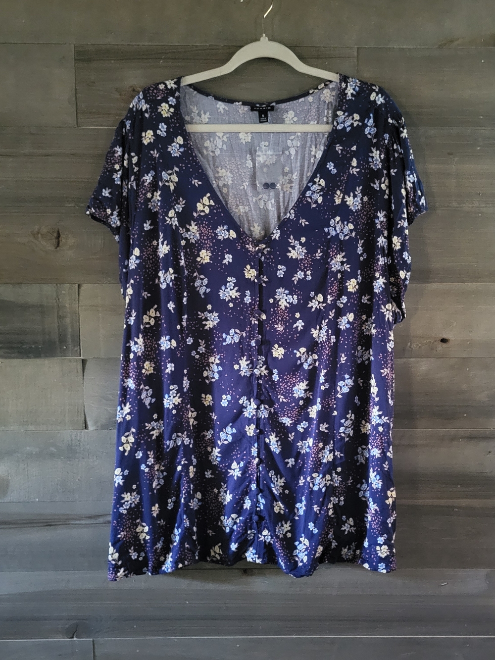 Torrid Saturated Floral V-Neck Button Front Women's Top - Navy Size 5X NWOT